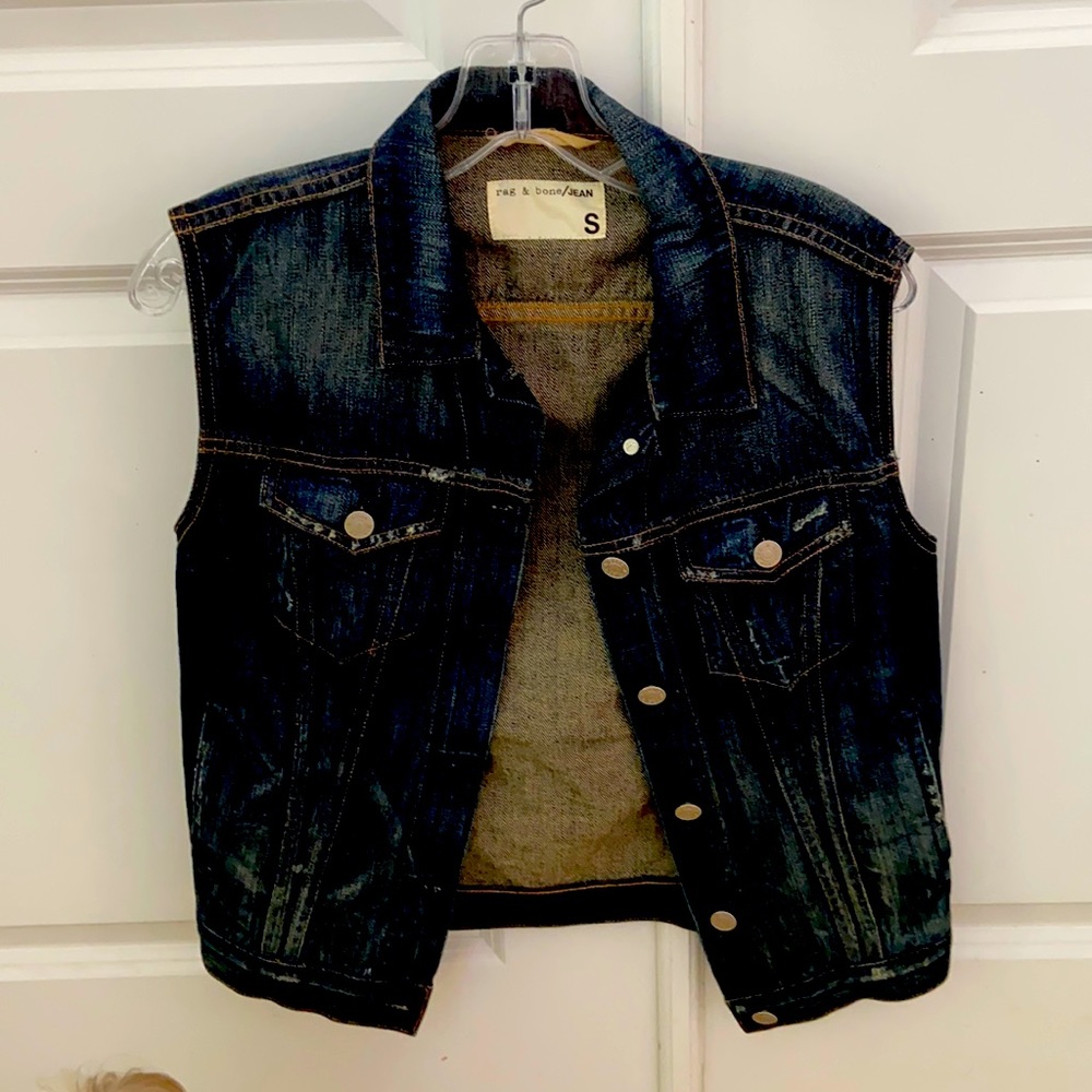 Classic abs timeless Rag & Bone denim vest.